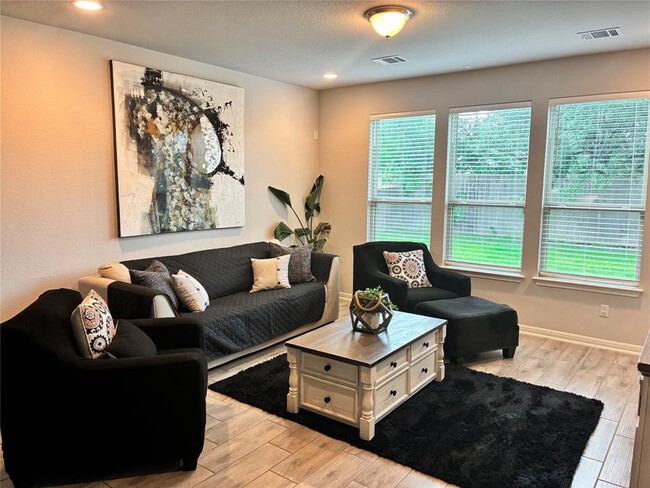 Foto del edificio - 108 Driftwood Hills Way