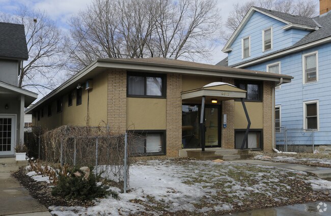 Foto del edificio - 2612 Pillsbury Ave