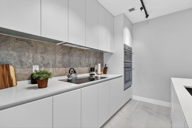 Foto del edificio - 700 NE 23rd St