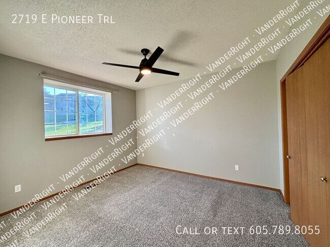 Foto del edificio - 2719 E Pioneer Trail