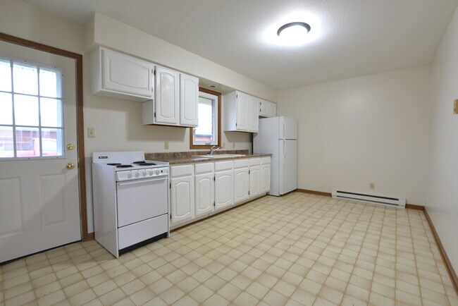 Building Photo - Adorable 2 Bedroom Apartment in Coal City