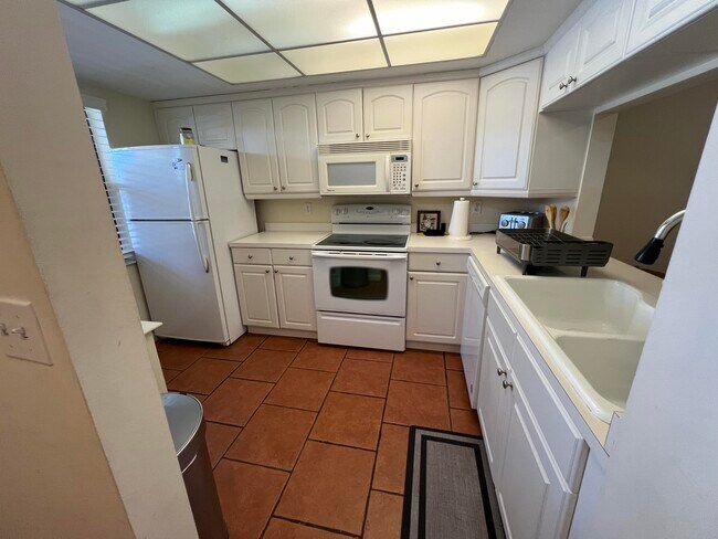 Building Photo - 600 Egret Cir