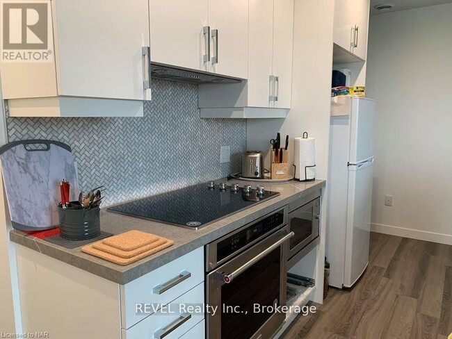 Photo du bâtiment - 407-479 CHARLTON AVE Ave