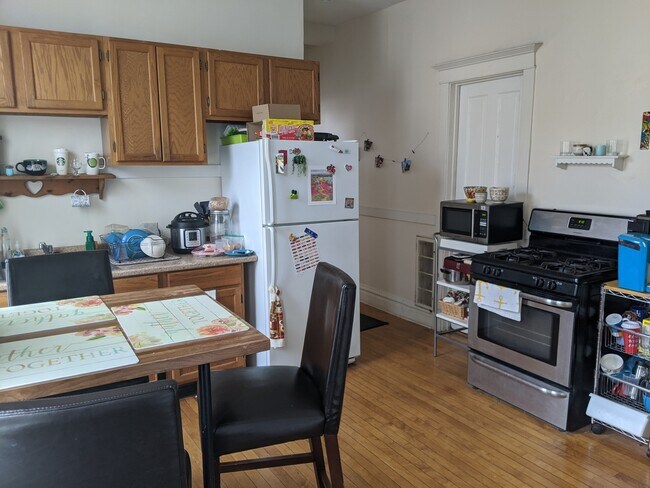 Foto del edificio - 2074 N Leavitt St