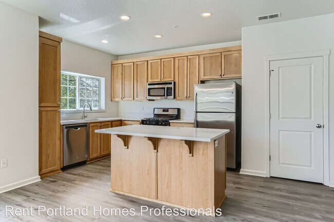 Building Photo - 3 br, 2.5 bath House - 1130 SW 170th Ave #200
