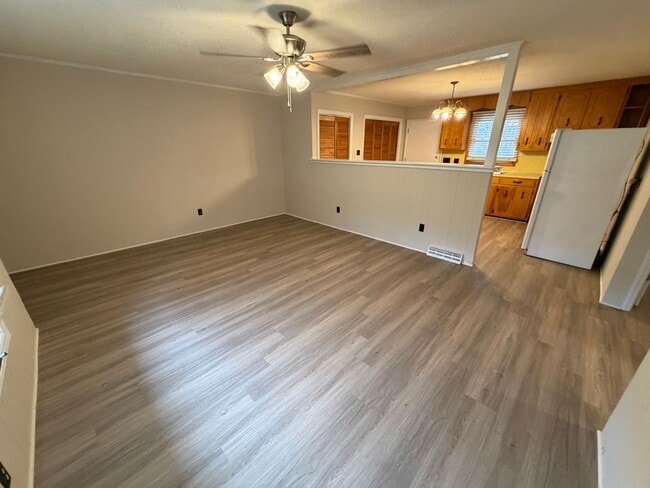 Foto del edificio - 823 Bostian Rd