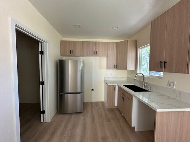 Foto del edificio - Brand New 1+1  ADU