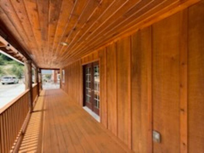 Foto del edificio - Spacious 4BR Home Near Sacheen & Davis Lake