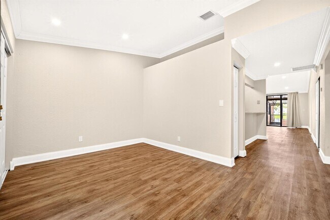 Foto del edificio - 921 NW 122nd Ter
