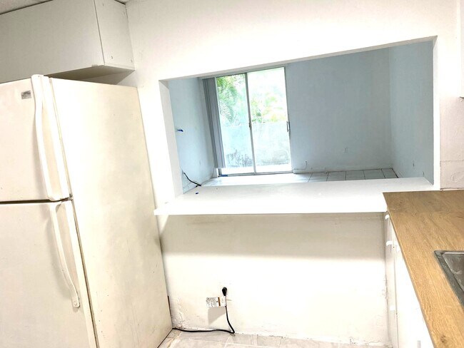 Building Photo - 10090 NW 80th Ct