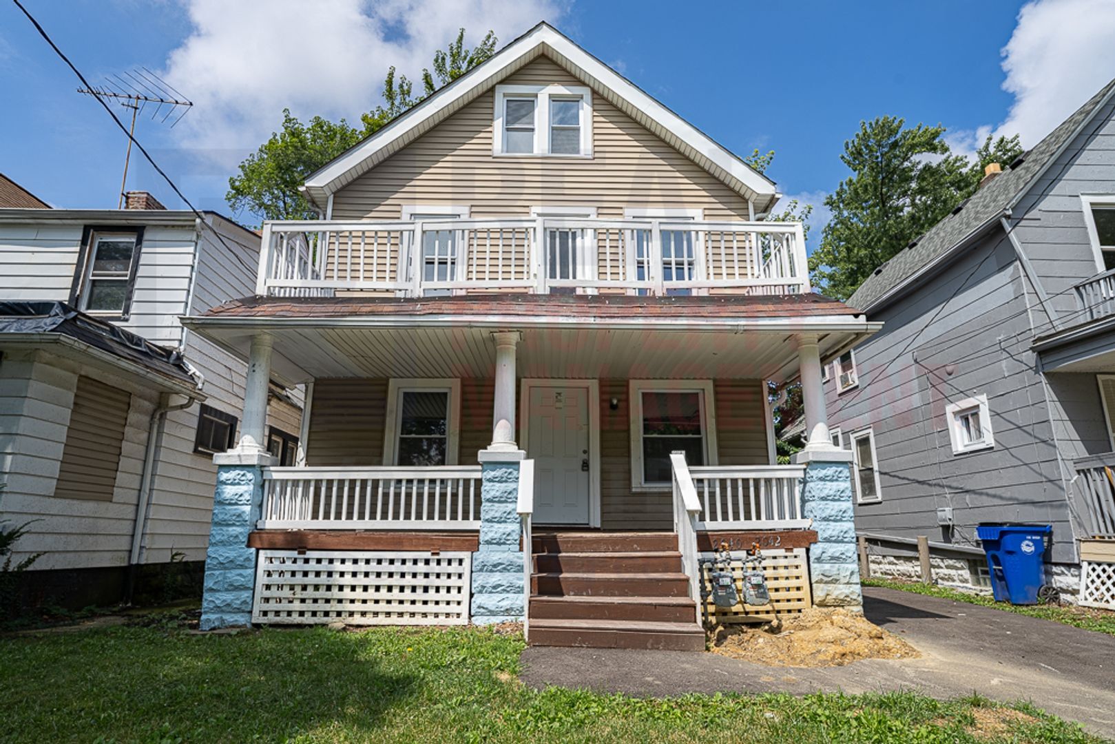 2040 W 103rd St Cleveland, OH 44102 – photo 1