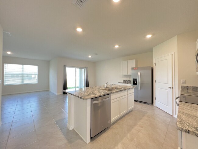 Building Photo - **COMING SOON**4 bd/2bath Home available i...