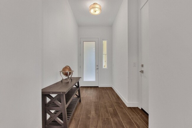 Building Photo - 3 Bedroom Townhome in Arcadia Lite
