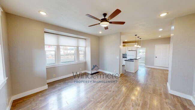 Building Photo - 1375 W. Pine *Backyard, Cement Patio, Fini...