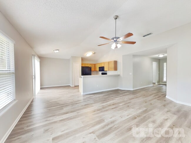 Building Photo - 3464 Brahma Bull Cir N