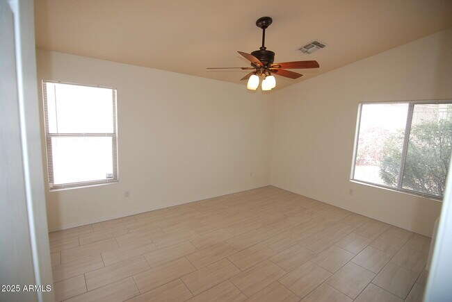 Foto del edificio - 15849 N 102nd Pl