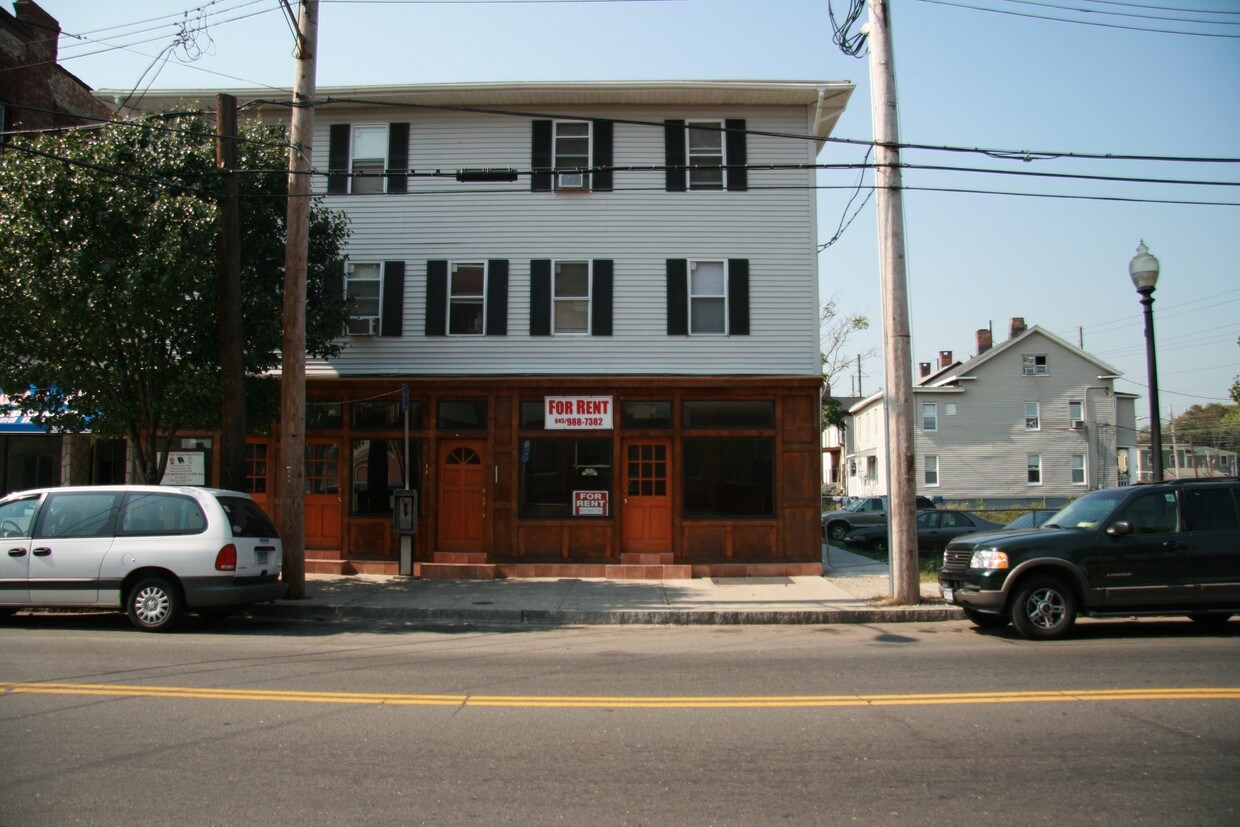 Front street view - 741-747 E Main St