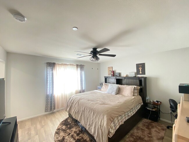 Foto del edificio - 4 Bedroom 2.5 Bath Townhome in Horse Creek...