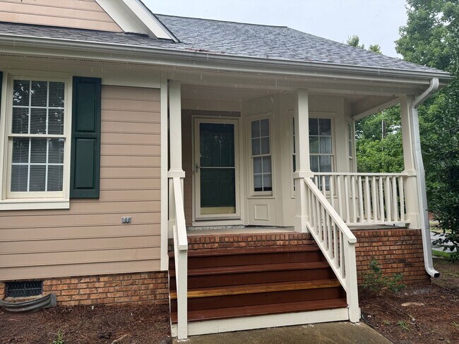 Building Photo - Park Village 3 Bed | 2 Bath Cary Home with...