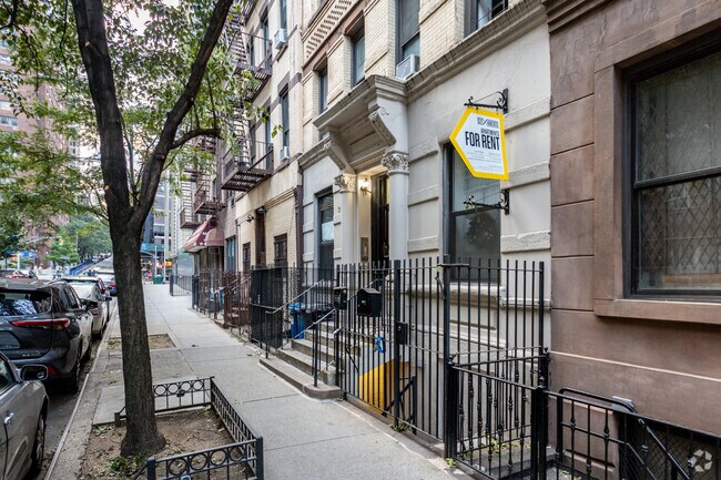 Building Photo - 309 E 93rd St