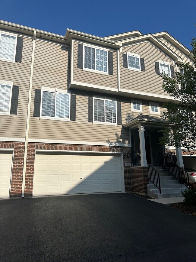 Foto del edificio - 1863 Indian Hill Ln