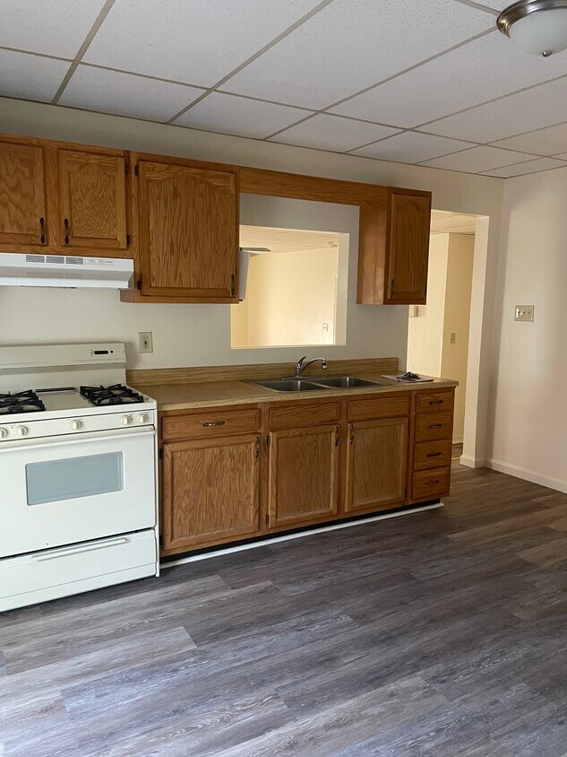 Kitchen - 1700 Centre Ave