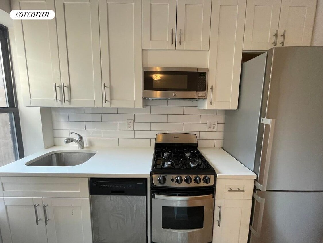 Foto principal - 536 E 82nd St