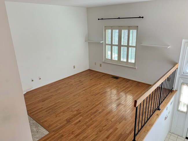 Foto del edificio - Gorgeous 2-Bedroom Townhome Near the Art Museum! One-Car Garage Included!