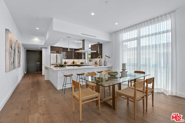 Foto del edificio - 250 N Crescent Dr