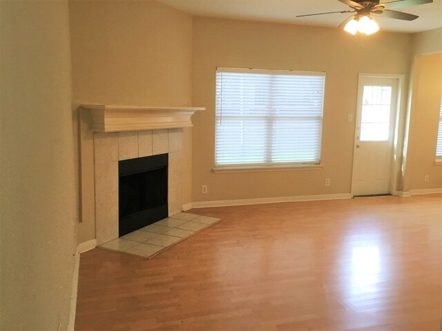 Building Photo - 1835 Enclave Park