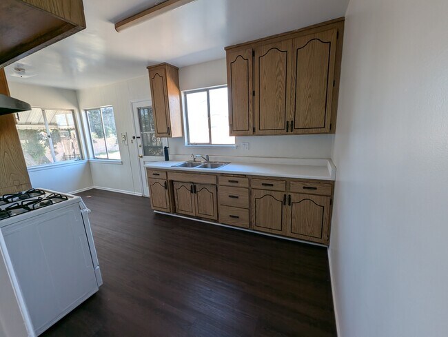 Building Photo - 2215 W 157th St