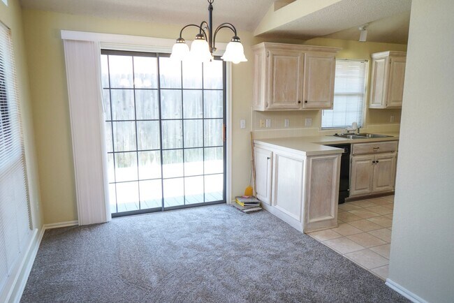 Building Photo - Beautiful West Side Home