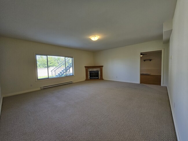 Building Photo - 3544 Bassano Terrace