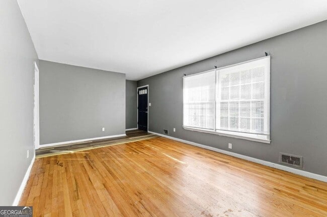 Foto del edificio - 1961 Valley Ridge Dr SW