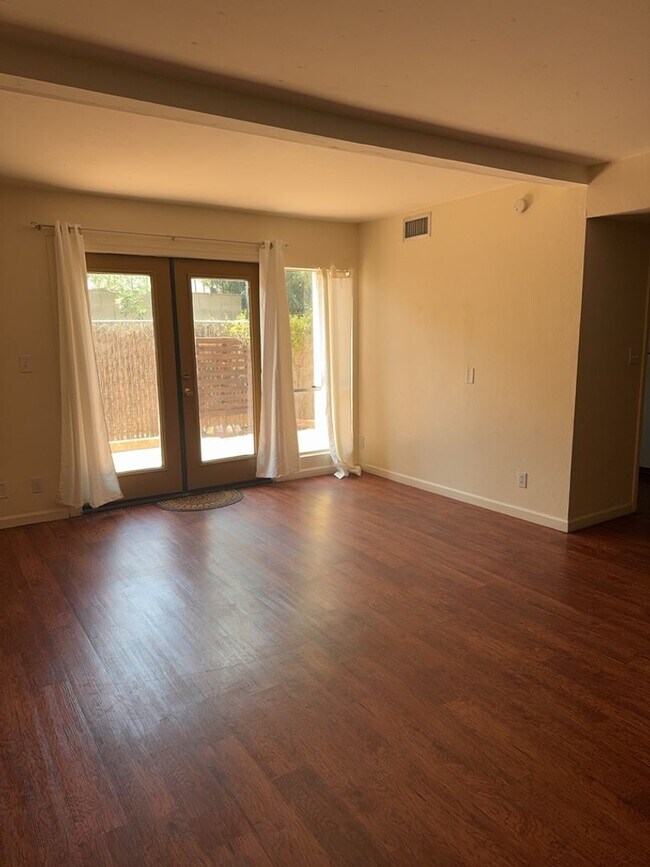 Foto del edificio - 3 Bed 2.5 Bath Pet-Friendly Retreat by The...