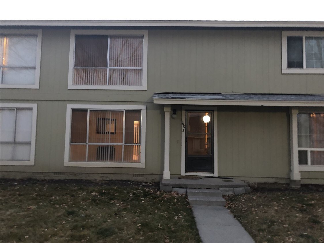 Primary Photo - 940 Woodberry Dr