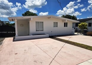 Building Photo - 6744 SW 21st St