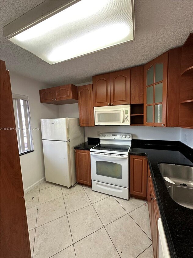 Primary Photo - 8740 N Sherman Cir