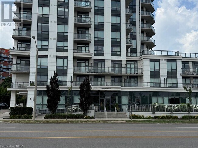 Photo du bâtiment - 840 Queens Plate Dr