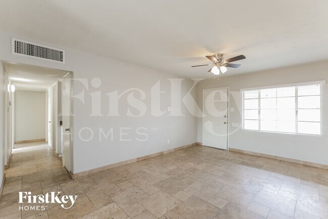 Building Photo - 2011 W Maryland Ave