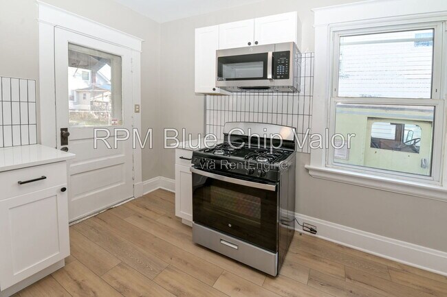 Foto del edificio - 5214 Warren Ave