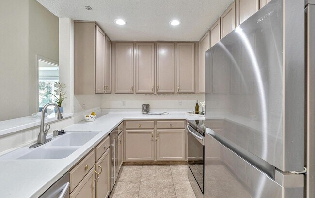 Building Photo - Beautifully Updated 2-Bed, 2-Bath Condo in Serene San Ramon Setting