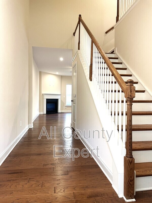 Building Photo - 502 Cooper Ln