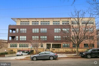 Building Photo - 5201 Wisconsin Ave NW