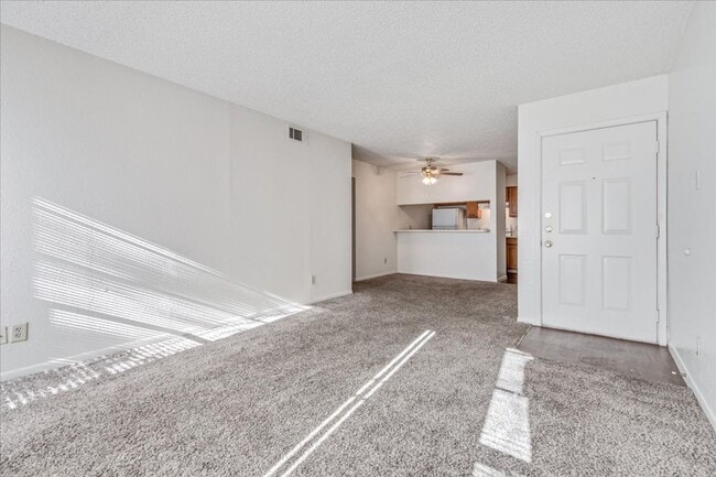 Foto del edificio - 8824 Old McGregor Rd