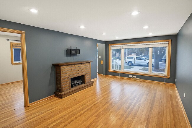 Building Photo - 5155 S Mobile Ave