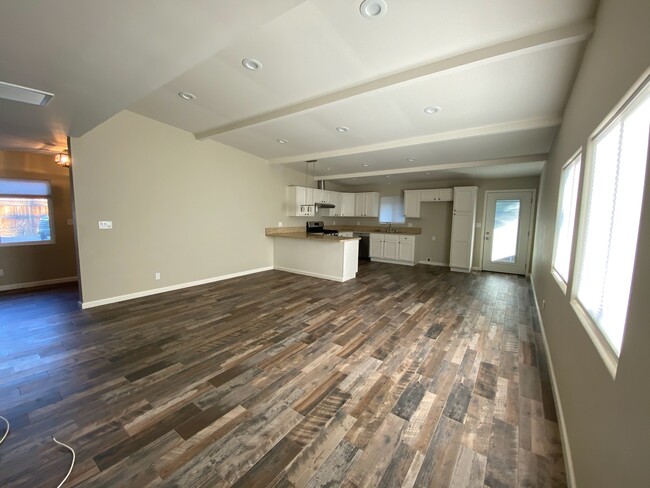 Living Room - 427 W Gladstone St