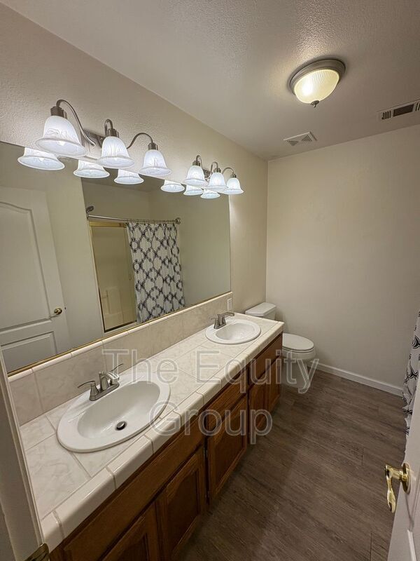 Building Photo - 2322 E Beech Ct