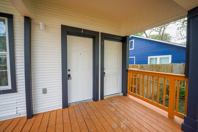 Building Photo - Four Plex on Hammond Ave.