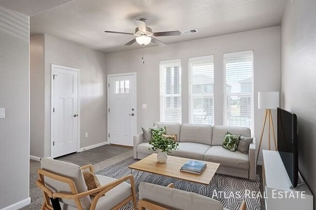 Foto del edificio - 6726 Faith Dr